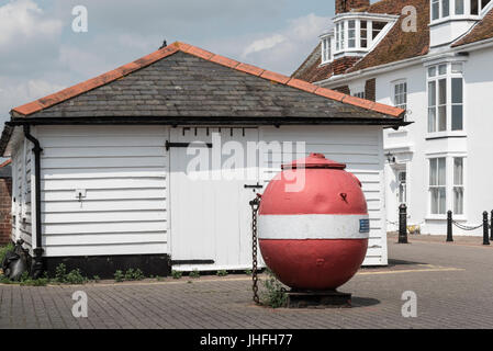 Seemine am Burnham auf Crouch Stadtkai Stockfoto