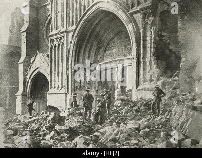 Ruinen von Ypern Kathedrale nach der dritten Schlacht von Ypres 1917 Stockfoto