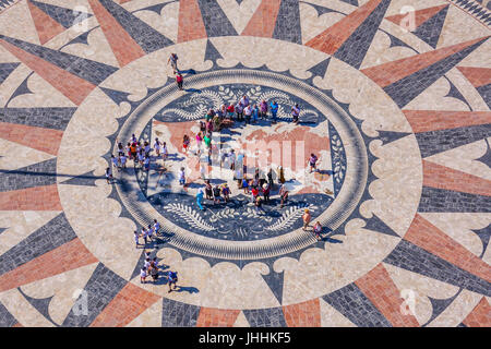 Die berühmten Kompassrose am Denkmal der Entdeckungen in Lissabon-Belem - Lissabon, PORTUGAL 2017 - Lissabon, PORTUGAL 2017 Stockfoto