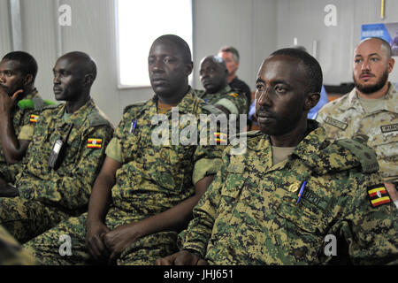 Dieser Titel bezieht sich auf ein Foto oder Dokument aus einem Seminar von 2016 über improvisierte Sprengkörper, das sich auf Schulungen, Taktiken und Sicherheitsmaßnahmen zur Bekämpfung dieser Bedrohungen konzentriert. Stockfoto