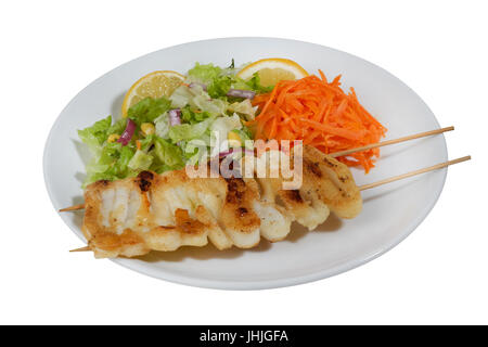 Fisch-Kebab, aufgespießt Fisch mit Gemüse Stockfoto