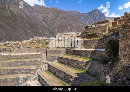 Inkaruinen von Ollantaytambo und Terrassen - Ollantaytambo, Heiliges Tal, Peru Stockfoto