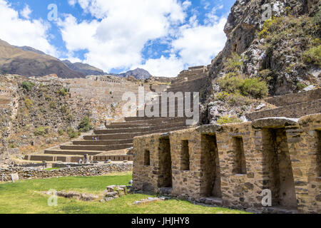 Inkaruinen von Ollantaytambo und Terrassen - Ollantaytambo, Heiliges Tal, Peru Stockfoto