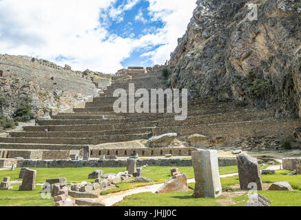 Inkaruinen von Ollantaytambo und Terrassen - Ollantaytambo, Heiliges Tal, Peru Stockfoto