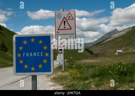 Italienische Französische Alpen Grenzübergang auf der D900 Straße dazwischen Argentera in Italien und auf dem Weg nach Barcelonnette in HOMER SYKES in Frankreich 2010 Stockfoto