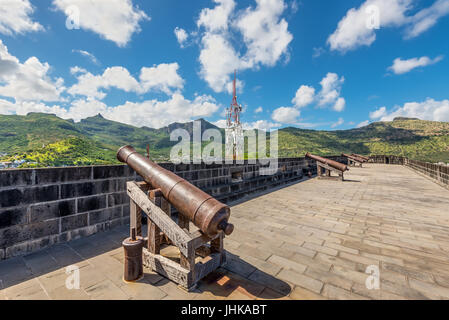 Port Louis, Mauritius - 25. Dezember 2015: Alte verrostete Kanone im Fort Adelaide in Port Louis, Mauritius. Die Festung stammt aus dem französischen col Stockfoto