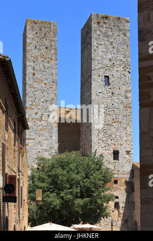 Die salvucci Türme (Torri dei Salvucci) in San Gimignano, Italien Stockfoto