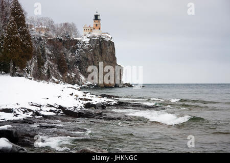 Split Rock Leuchtturm am Lake Superior im Winter Stockfoto