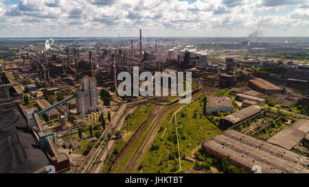 Lipetsk, Russland - Juli 11. 2017: Hüttenwerk NLMK-Gruppe. Gesamtansicht von der Höhe Stockfoto