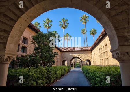 Die architektonischen Strukturen am Campus der Stanford Universität in Palo Alto, Kalifornien, USA Stockfoto