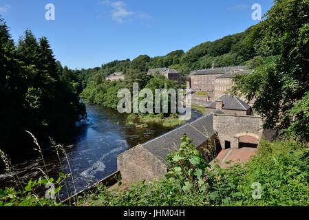 Des Flusses Clyde führt vorbei an der Mühle auf die neue Lanark Welterbe in Lanarkshire, Schottland. Europa Stockfoto