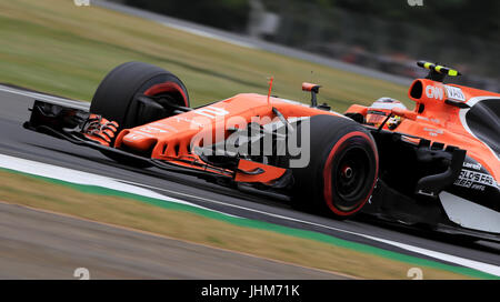 McLaren Fahrer Stoffel Vandoorne während des zweiten Trainings des 2017 British Grand Prix in Silverstone, Towcester. Stockfoto