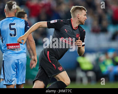 Sydney, Australien. 13. Juli 2017. Arsenal-Kapitän Per Mertesacker erzielt das erste Tor Credit: United Bilder/Pacific Press/Alamy Live News Stockfoto