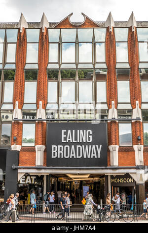 Eingang zum Einkaufszentrum Ealing Broadway, London W5, England, UK. Stockfoto