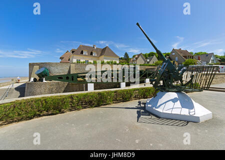 ARROMANCHES, FRANKREICH - JUNI 2014; Anti-Aircraft Waffe während des zweiten Weltkrieges verwendet. Stockfoto