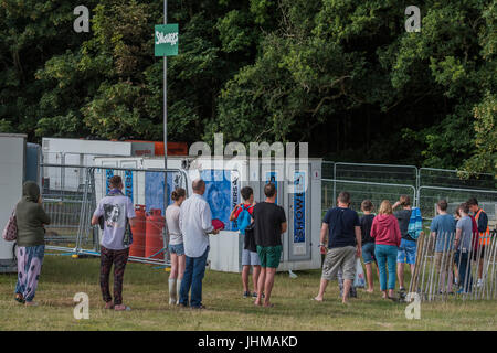 Suffolk, UK. 14. Juli 2017. Morgen Waschungen - 2017 Latitude Festival, Henham Park. Suffolk-14. Juli 2017-Credit: Guy Bell/Alamy Live-Nachrichten Stockfoto