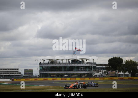 Towcester, UK. 14. Juli 2017. STOFFEL VANDOORNE Belgiens und McLaren-Honda fährt, während im ersten freien Training des 2017 Formel 1 British Grand Prix in Towcester, Vereinigtes Königreich. Bildnachweis: James Gasperotti/ZUMA Draht/Alamy Live-Nachrichten Stockfoto