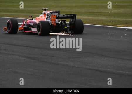 Rennen von Silverstone Circuit, UK. Freitag, 14. Juli 2017. McLaren F1 Fahrer Fernando Alonso (ESP) auf dem richtigen Weg beim britischen Grand Prix F1. © KEVIN BENNETT/Alamy News Stockfoto