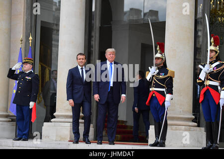 Paris, Frankreich. 13. Juli 2017. US-Präsident Donald Trump kommt bei den Elysée-Palast in Paris, Frankreich, im 13. Juli 2017. Bildnachweis: Francois Pauletto/Alamy Live-Nachrichten Stockfoto