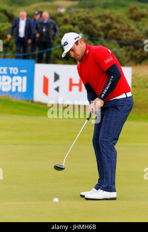 Irvine, Ayrshire, Schottland, Großbritannien. 14. Juli 2017. Am zweiten Tag der Scottish Open hofften die Spieler zu spielen gut und machen den Schnitt. Nach ruhigem Wetter am ersten Tag fanden einige Spieler die Bedingungen von starken Winden und Links Stil schwierig, während andere besser gespielt als in der ersten Runde Golf. Bildnachweis: Findlay/Alamy Live-Nachrichten Stockfoto