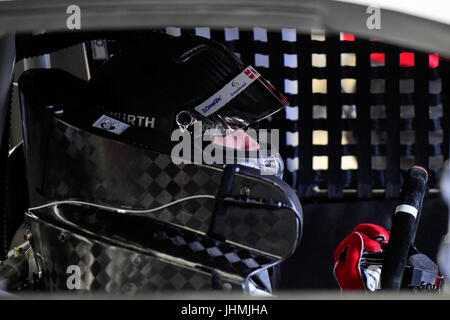 Loudon, New Hampshire, USA. 14. Juli 2017. Brad Keselowski, Monster Energy NASCAR Cup Series Treiber der Wurth Ford (2), sitzt in seinem Auto während der NASCAR Monster Energy Overton 301 Praxis statt auf dem New Hampshire Motor Speedway in Loudon, New Hampshire. Eric Canha/CSM/Alamy Live-Nachrichten Stockfoto