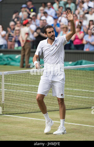 Wimbledon, London, UK. 14. Juli 2017. Die Wimbledon Tennis Weltmeisterschaften 2017 statt auf The All England Lawn Tennis and Croquet Club, London, England, UK.    Herren Einzel - Halbfinale Sam Querrey (USA) [24] V Marin Cilic (CRO) [7] auf dem Centre Court.  Im Bild:-Marin Cilic. Stockfoto