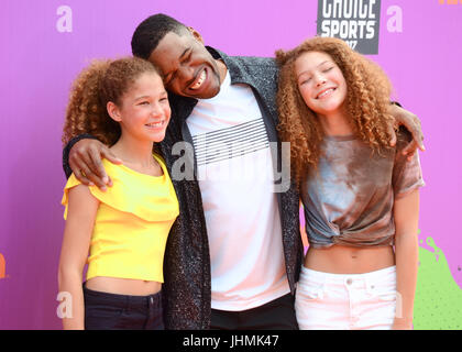 Sophia Strahan,Michael Strahan Isabella Strahan nimmt am 2017 Nickelodeon Kids' Choice Sports Awards Teil Pauley Pavilion Los Angeles,Kalifornien Juli 13,2017. Stockfoto