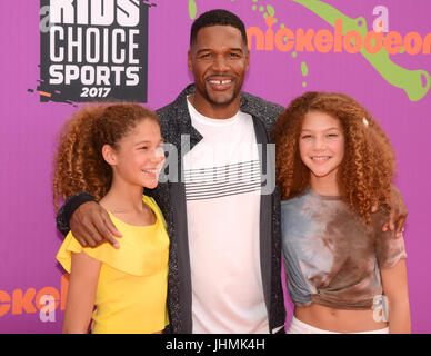 Sophia Strahan,Michael Strahan Isabella Strahan nimmt am 2017 Nickelodeon Kids' Choice Sports Awards Teil Pauley Pavilion Los Angeles,Kalifornien Juli 13,2017. Stockfoto