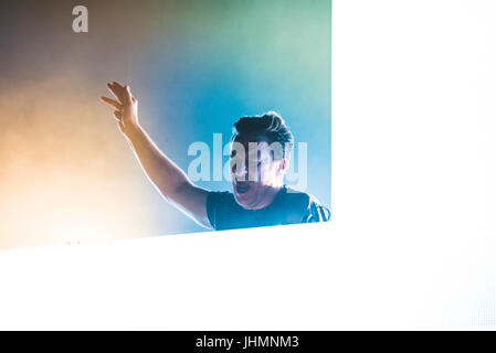 Grugliasco, Italien. 14. Juli 2017. 14. Juli 2017: Der österreichische Produzent und DJ Parov Stelar Auftritten mit seiner Band auf der Bühne der Gruvillage Festival 2017 Kredit: Alessandro Bosio/Alamy Live News Stockfoto