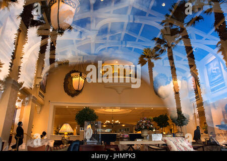 Lobby des Table Bay Hotel, Victoria and Alfred Waterfront, Cape Town, Western Cape, Südafrika Stockfoto