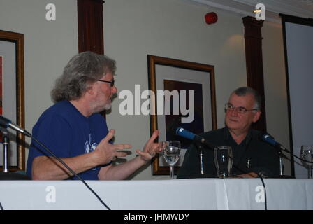 Schottische Science-Fiction-Autoren, Iain M Banks und Ken McLeod Stockfoto