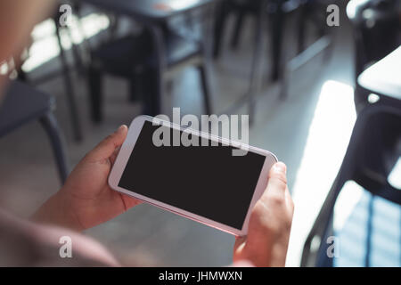 Bild des Mädchens mit digital-Tablette in Klassenzimmer beschnitten Stockfoto
