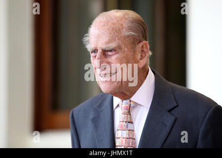 Der Duke of Edinburgh Abschied von König Felipe VI. von Spanien und Königin Letizia am Buckingham Palace, am letzten Tag des Königs Staatsbesuch in Großbritannien. Stockfoto