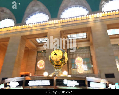 Uhr und Infostand am Grand Central Terminal, NYC, USA Stockfoto