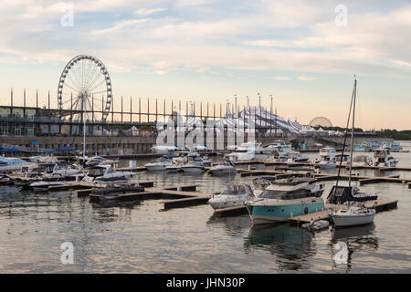 Montreal, CA - 13. Juli 2017: Montreal alten Hafen Marina im Sommer Stockfoto