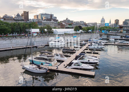 Montreal, CA - 13. Juli 2017: Montreal alten Hafen Marina im Sommer Stockfoto