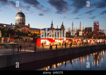 Montreal, Kanada - 13. Juli 2017: alten Hafen von Montreal und Bonsecours Markt in der Abenddämmerung Stockfoto