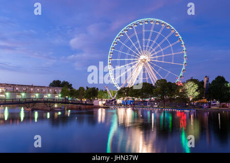 Montreal, Kanada - 13. Juli 2017: The Montreal Riesenrad (Grande Roue de Montreal) in den alten Hafen von Montreal in der Nacht Stockfoto