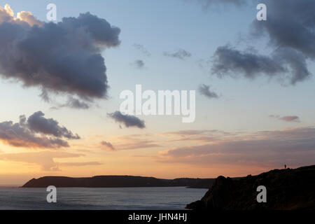 Dramatischer Himmel über Bolzen Tail, Salcombe, South Devon Stockfoto