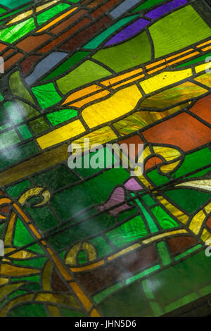 Kathedrale Glasmalerei Skulptur, Rede Haus Wald, Wald des Dekans, Gloucestershire. Stockfoto