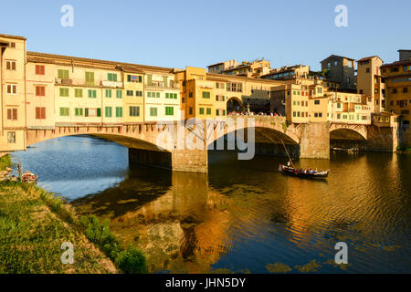 Firenze, Italien - 5. Juli 2017: berühmte Brücke Ponte Vecchio in Florenz in Italien. Stockfoto