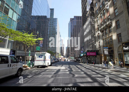 Suchen nach Madison Avenue von Midtown Manhattan New York City USA Stockfoto