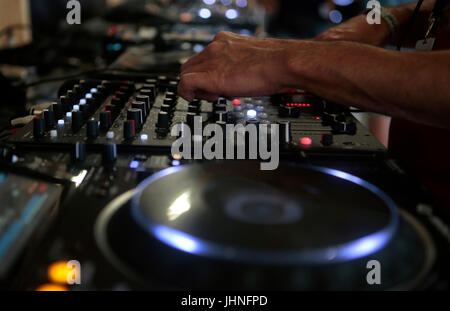 Erweiterte Instrumente testen während Sonar, Musik und Kunst in barcelona Stockfoto