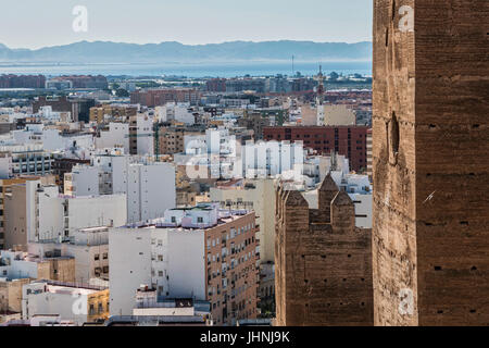 Mittelalterlichen maurischen Festung Alcazaba in Almeria, Ostspitze ist die Bastion des scheidenden, Almohade Bogen der Südturm, Almeria, Andalusien, Spanien Stockfoto