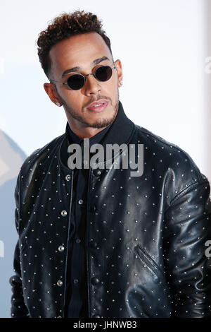 CAP d ' Antibes, Frankreich - 25 Mai: Lewis Hamilton kommt bei der AmfAR Gala Cannes 2017 im Hotel du Cap-Eden-Roc im 25. Mai 2017 in Cap d ' Antibes, Frankreich Stockfoto