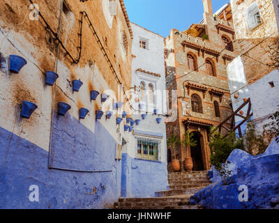 Gasse in der Medina von Chefchaouen, nördlich von Marokko Stockfoto