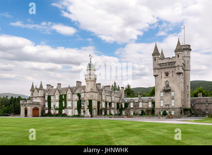 Balmoral Castle, schottische Residenz der königlichen Familie, Crathie, Royal Deeside, Aberdeenshire, Schottland, Vereinigtes Königreich Stockfoto
