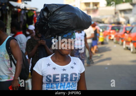 Ivory-Coast Frauen Skin Whitening Business Stockfoto