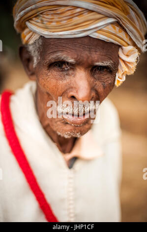 Porträt eines Mannes aus Zagora in Tracht Region, Marokko Stockfoto