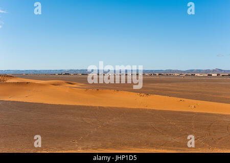 Blick von den Dünen in die Stadt Fes in Marokko, Afrika Stockfoto